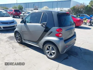 2014 Smart fortwo Pure z VIN WMEEJ3BA1EK779450, wystawiony jako IAAI lot #41882982 z przebiegiem 121 802 mil mil oraz . Historia ofert i sprzedaży dostępna na DreamBid. Obrazek 3.