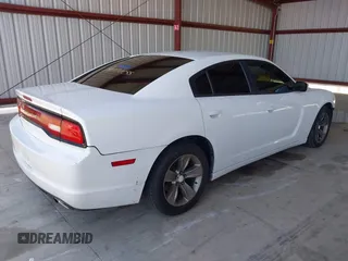 2013 Dodge Charger SE z VIN 2C3CDXBG6DH623312, wystawiony jako IAAI lot #42223667 z przebiegiem 135 965 mil mil oraz . Historia ofert i sprzedaży dostępna na DreamBid. Obrazek 4.