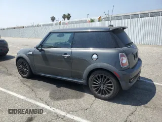 2011 MINI Hardtop S с VIN WMWSV3C54BTY12905, выставлен на аукционе Copart как лот 60280375 с пробегом 126 319 миль миль и Чистый • Clean title. История ставок и продаж доступна на DreamBid. Изображение 2.