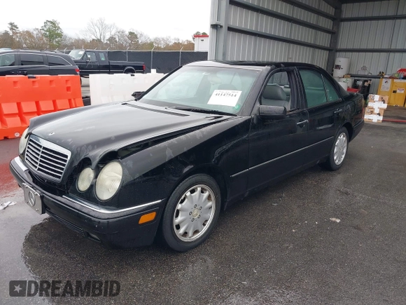 1996 Mercedes-Benz E-Class with VIN WDBJF55F0TJ007170, listed as a IAAI auction lot 41147514 with 122,044 mi miles. Bid and sale history available at carsss.com. Image 2.