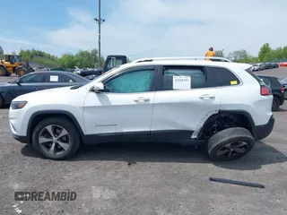 2019 Jeep Cherokee Limited z VIN 1C4PJMDX2KD239071, wystawiony jako IAAI lot #42244315 z przebiegiem 99 135 mil mil oraz . Historia ofert i sprzedaży dostępna na DreamBid. Obrazek 14.