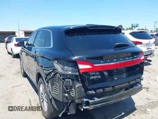 2017 Lincoln MKX Select z VIN 2LMPJ6KR2HBL50153, wystawiony jako IAAI lot #42187451 z przebiegiem 66 385 mil mil oraz . Historia ofert i sprzedaży dostępna na DreamBid. Obrazek 3.