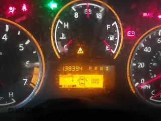 2015 Nissan Titan SV z VIN 1N6BA0ED1FN502929, wystawiony jako IAAI lot #42431227 z przebiegiem 138 394 mil mil oraz . Historia ofert i sprzedaży dostępna na DreamBid. Obrazek 15.