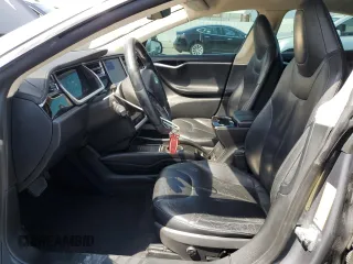2014 Tesla Model S 60 z VIN 5YJSA1H17EFP36595, wystawiony jako Copart lot #53705035 z przebiegiem 148 254 mil mil oraz Szkoda całkowita • Salvage title. Historia ofert i sprzedaży dostępna na DreamBid. Obrazek 7.