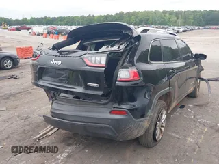 2019 Jeep Cherokee Latitude Plus z VIN 1C4PJLLB7KD482634, wystawiony jako IAAI lot #42131572 z przebiegiem 134 811 mil mil oraz . Historia ofert i sprzedaży dostępna na DreamBid. Obrazek 4.