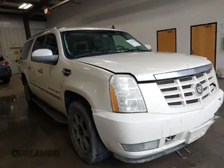 2007 Cadillac Escalade ESV with VIN 1GYFK66867R239671, listed as a IAAI auction lot 41616446 with 245,224 mi miles. Bid and sale history available at carsss.com. Image 1.