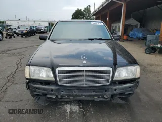 1996 Mercedes-Benz C z VIN WDBHA28E5TF452117, wystawiony jako Copart lot #64761835 z przebiegiem 174 778 mil mil oraz Nie do naprawy • Non repairable. Historia ofert i sprzedaży dostępna na DreamBid. Obrazek 5.