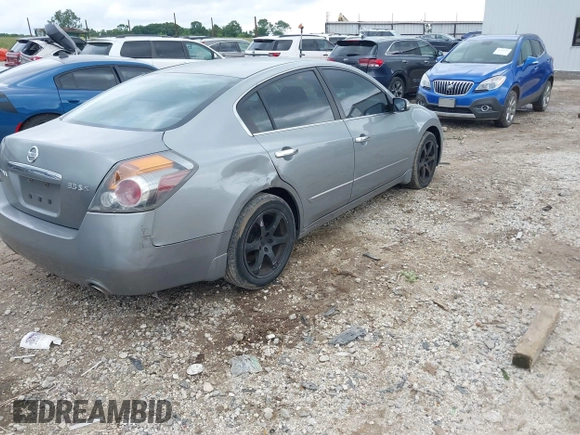 2008 Nissan Altima SE z VIN 1N4BL21E58C210986, wystawiony jako IAAI lot #42322119 z przebiegiem 154 546 mil mil oraz . Historia ofert i sprzedaży dostępna na DreamBid. Obrazek 4.