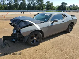 2019 Dodge Challenger SXT z VIN 2C3CDZAG5KH634649, wystawiony jako Copart lot #57070095 z przebiegiem 71 706 mil mil oraz Szkoda całkowita • Salvage title. Historia ofert i sprzedaży dostępna na DreamBid. Obrazek 1.