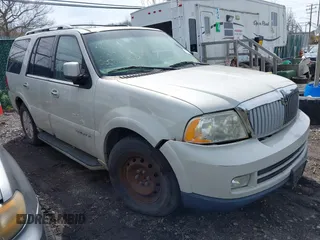 2006 Lincoln Navigator Luxury z VIN 5LMFU28516LJ08296, wystawiony jako IAAI lot #41960152 z przebiegiem Nie podano mil oraz . Historia ofert i sprzedaży dostępna na DreamBid. Obrazek 1.