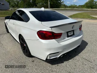 2015 BMW M4 z VIN WBS3R9C58FK332532, wystawiony jako Copart lot #59045225 z przebiegiem 127 199 mil mil oraz Tytuł czysty. Historia ofert i sprzedaży dostępna na DreamBid. Obrazek 3.