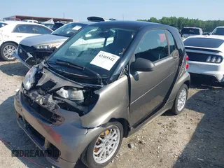 2013 Smart fortwo Pure z VIN WMEEJ3BA2DK697614, wystawiony jako IAAI lot #42405542 z przebiegiem 192 027 mil mil oraz . Historia ofert i sprzedaży dostępna na DreamBid. Obrazek 18.
