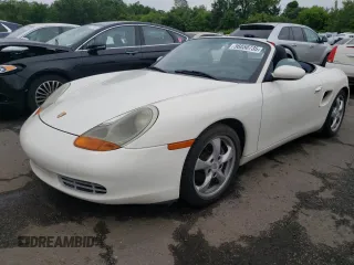 2001 Porsche Boxster z VIN WP0CA29821U622592, wystawiony jako Copart lot #56050735 z przebiegiem Nie podano mil oraz Szkoda całkowita • Salvage title. Historia ofert i sprzedaży dostępna na DreamBid. Obrazek 1.
