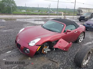 2009 Pontiac Solstice GXP z VIN 1G2MG35XX9Y102204, wystawiony jako IAAI lot #42255138 z przebiegiem 106 472 mil mil oraz . Historia ofert i sprzedaży dostępna na DreamBid. Obrazek 2.