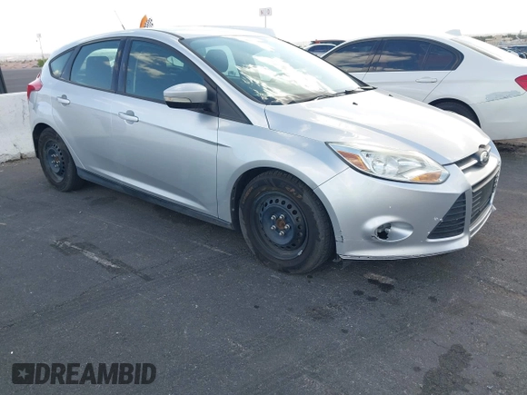 2014 Ford Focus SE z VIN 1FADP3K27EL113632, wystawiony jako IAAI lot #42271518 z przebiegiem 111 687 mil mil oraz . Historia ofert i sprzedaży dostępna na DreamBid. Obrazek 1.