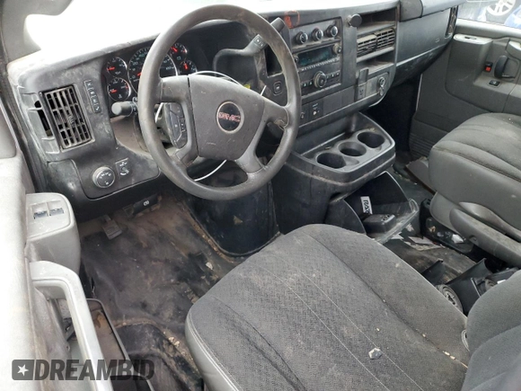 2019 GMC Savana Cargo z VIN 1GTW7AFG8K1272311, wystawiony jako Copart lot #87918855 z przebiegiem 141 396 mil mil oraz Szkody całkowita. Historia ofert i sprzedaży dostępna na DreamBid. Obrazek 8.