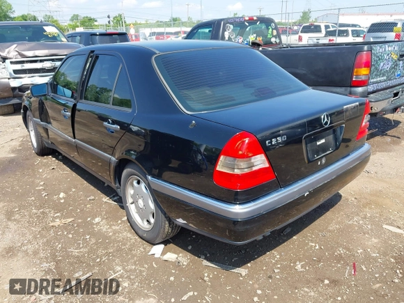 1997 Mercedes-Benz C z VIN WDBHA23E7VF501943, wystawiony jako IAAI lot #42275734 z przebiegiem Nie podano mil oraz . Historia ofert i sprzedaży dostępna na DreamBid. Obrazek 3.