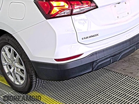 2022 Chevrolet Equinox LS z VIN 3GNAXHEV0NS245150, wystawiony jako IAAI lot #42550029 z przebiegiem 77 843 mil mil oraz . Historia ofert i sprzedaży dostępna na DreamBid. Obrazek 10.