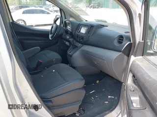 2013 Nissan NV200 SV z VIN 3N6CM0KN5DK692696, wystawiony jako IAAI lot #42487507 z przebiegiem 166 634 mil mil oraz . Historia ofert i sprzedaży dostępna na DreamBid. Obrazek 5.