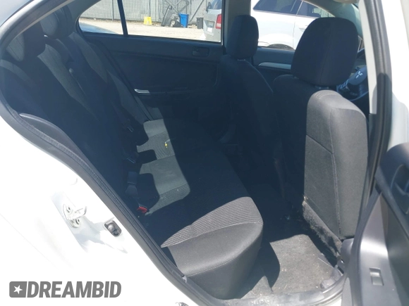2015 Mitsubishi Lancer ES z VIN JA32U2FU5FU000613, wystawiony jako IAAI lot #42290219 z przebiegiem 138 832 mil mil oraz . Historia ofert i sprzedaży dostępna na DreamBid. Obrazek 8.