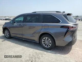 2023 Toyota Sienna LE z VIN 5TDKRKEC8PS156095, wystawiony jako Copart lot #60331685 z przebiegiem 52 968 mil mil oraz Szkoda całkowita • Salvage title. Historia ofert i sprzedaży dostępna na DreamBid. Obrazek 2.