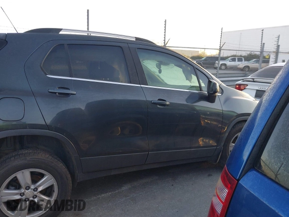 2018 Chevrolet Trax LT with VIN 3GNCJPSB4JL253304, listed as a IAAI auction lot 41640689 with 90,894 mi miles and . Bid and sale history available at carsss.com. Image 13.
