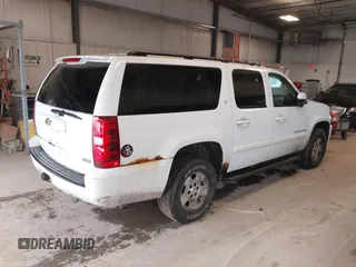 2008 Chevrolet Suburban Commercial with VIN 1GNFK163X8J227012, listed as a IAAI auction lot 41760694 with 161,130 mi miles. Bid and sale history available at carsss.com. Image 4.