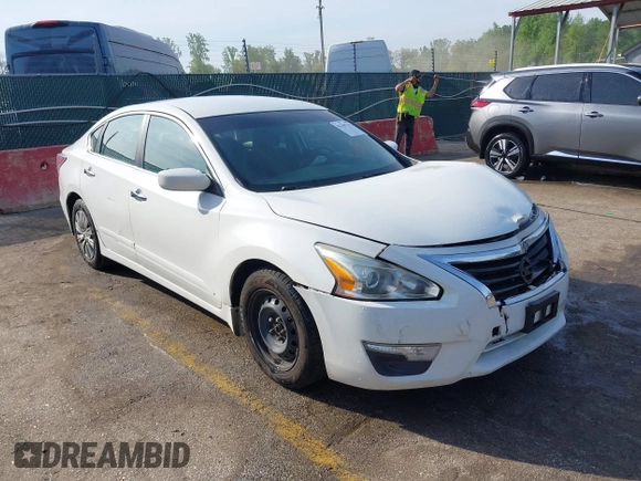 2015 Nissan Altima S with VIN 1N4AL3AP4FN388442, listed as a IAAI auction lot 42107172 with 113,354 mi miles and . Bid and sale history available at carsss.com. Image 1.