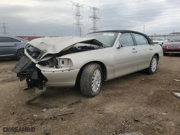 2004 Lincoln Town Car Signature with VIN 1LNHM81WX4Y606532, listed as a Copart auction lot 49666775 with 47,509 mi miles and Salvage Title. Bid and sale history available at carsss.com. Image 1.