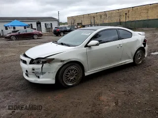 2008 Scion tC Spec z VIN JTKDE167280245500, wystawiony jako Copart lot #56618465 z przebiegiem 112 785 mil mil oraz Szkoda całkowita • Salvage title. Historia ofert i sprzedaży dostępna na DreamBid. Obrazek 1.