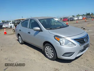 2017 Nissan Versa S Plus z VIN 3N1CN7AP1HL898824, wystawiony jako IAAI lot #42378655 z przebiegiem 96 499 mil mil oraz . Historia ofert i sprzedaży dostępna na DreamBid. Obrazek 1.