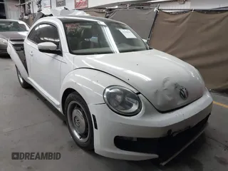 2013 Volkswagen Beetle Fender Edition с VIN 3VWJP7AT3DM615918, выставлен на аукционе IAAI как лот 42346141 с пробегом Не указан миль и . История ставок и продаж доступна на DreamBid. Изображение 1.