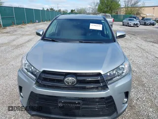 2018 Toyota Highlander SE z VIN 5TDJZRFHXJS800427, wystawiony jako IAAI lot #41902639 z przebiegiem 88 140 mil mil oraz . Historia ofert i sprzedaży dostępna na DreamBid. Obrazek 6.