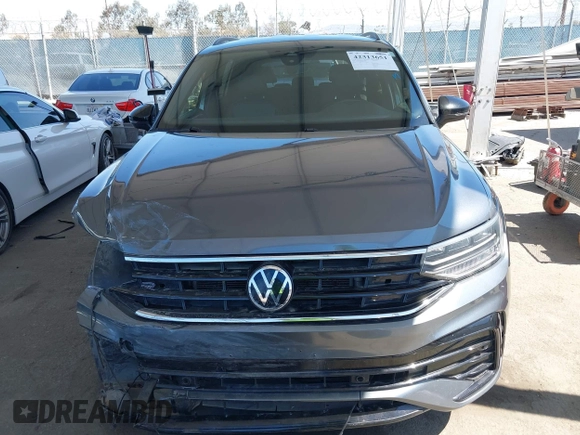 2022 Volkswagen Tiguan SE R-Line Black with VIN 3VVCB7AX8NM039730, listed as a IAAI auction lot 42313651 with 71,759 mi miles and . Bid and sale history available at DreamBid. Image 13.