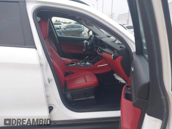 2020 Alfa Romeo Stelvio Sport z VIN ZASPAJAN3L7C94007, wystawiony jako IAAI lot #41606766 z przebiegiem Nie podano mil oraz . Historia ofert i sprzedaży dostępna na DreamBid. Obrazek 5.