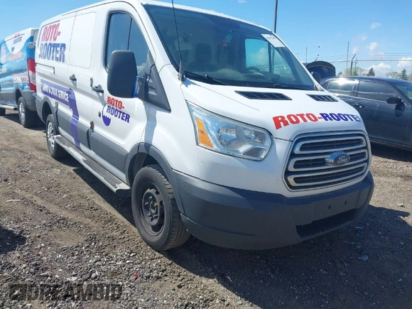 2015 Ford Transit Cargo z VIN 1FTNR1ZM1FKA46909, wystawiony jako IAAI lot #42092389 z przebiegiem 216 806 mil mil oraz . Historia ofert i sprzedaży dostępna na DreamBid. Obrazek 1.