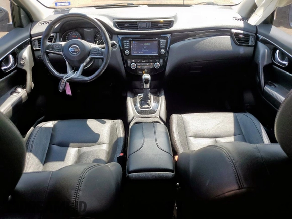 2017 Nissan Rogue SL z VIN JN1BJ1CP4HW003046, wystawiony jako Copart lot #57722275 z przebiegiem 25 556 mil mil oraz Szkoda całkowita • Salvage title. Historia ofert i sprzedaży dostępna na DreamBid. Obrazek 8.