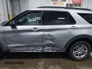 2025 Ford Explorer Active with VIN 1FMUK8DH0SGA35718, listed as a IAAI auction lot 41283665 with 391 mi miles. Bid and sale history available at carsss.com. Image 6.