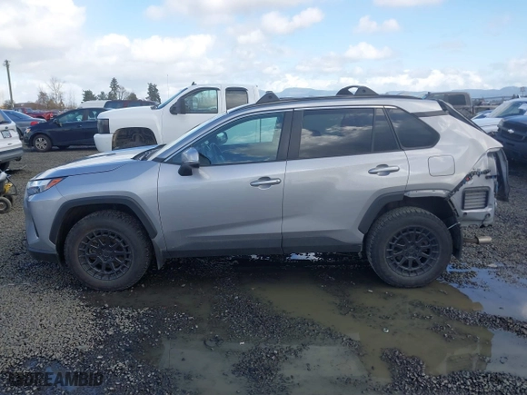2022 Toyota RAV4 XLE with VIN 2T3P1RFV3NC266202, listed as a IAAI auction lot 41702818 with 62,043 mi miles. Bid and sale history available at carsss.com. Image 15.
