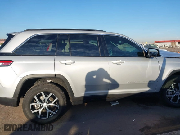 2024 Jeep Grand Cherokee Limited with VIN 1C4RJHBG2RC195432, listed as a IAAI auction lot 41625448 with 6,291 mi miles and . Bid and sale history available at DreamBid. Image 13.