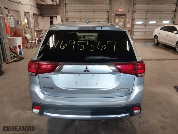 2017 Mitsubishi Outlander SE with VIN JA4AZ3A33HZ020667, listed as a IAAI auction lot 41695567 with 89,123 mi miles. Bid and sale history available at carsss.com. Image 17.