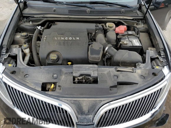 2015 Lincoln MKS z VIN 1LNHL9DK6FG604609, wystawiony jako Copart lot #56243135 z przebiegiem 82 622 mil mil oraz Szkoda całkowita • Salvage title. Historia ofert i sprzedaży dostępna na DreamBid. Obrazek 11.
