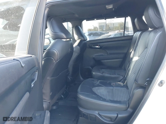 2022 Toyota Highlander XSE with VIN 5TDJZRAH4NS118124, listed as a IAAI auction lot 41916528 with 41,778 mi miles. Bid and sale history available at carsss.com. Image 8.