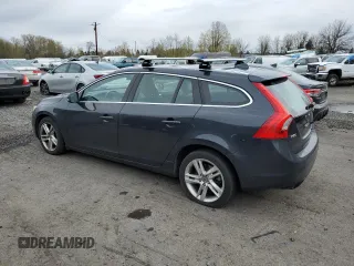 2015 Volvo V60 T5 Drive-E Premier z VIN YV140MEB2F1207148, wystawiony jako Copart lot #51272145 z przebiegiem 114 374 mil mil oraz Szkody całkowita. Historia ofert i sprzedaży dostępna na DreamBid. Obrazek 2.