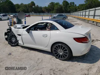 2018 Mercedes-Benz SLC 300 z VIN WDDPK3JA6JF152323, wystawiony jako Copart lot #51812223 z przebiegiem 24 861 mil mil oraz . Historia ofert i sprzedaży dostępna na DreamBid. Obrazek 2.