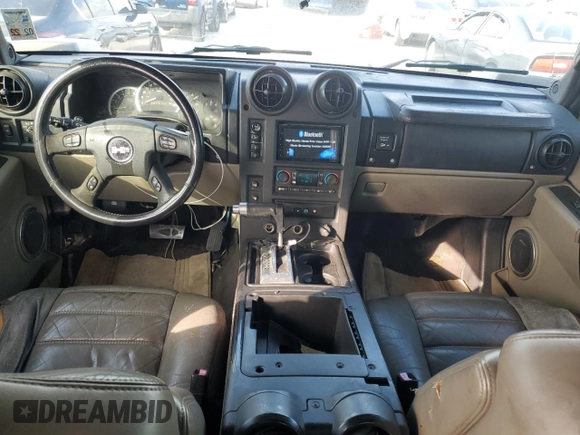 2006 Hummer H2 z VIN 5GRGN22U46H107234, wystawiony jako Copart lot #54389475 z przebiegiem Nie podano mil oraz Czysty tytuł • Clean title. Historia ofert i sprzedaży dostępna na DreamBid. Obrazek 8.