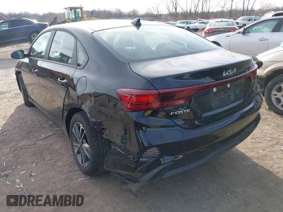 2024 Kia Forte LXS z VIN 3KPF24AD5RE840129, wystawiony jako IAAI lot #41824131 z przebiegiem 4 705 mil mil oraz . Historia ofert i sprzedaży dostępna na DreamBid. Obrazek 3.