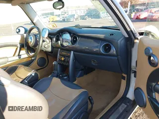 2004 MINI Hardtop with VIN WMWRC33464TJ58388, listed as a IAAI auction lot 40827409 with 102,322 mi miles and . Bid and sale history available at DreamBid. Image 5.