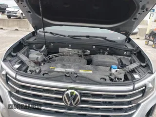 2024 Volkswagen Atlas SE z VIN 1V2JR2CA1RC537982, wystawiony jako IAAI lot #41429786 z przebiegiem 33 846 mil mil oraz . Historia ofert i sprzedaży dostępna na DreamBid. Obrazek 10.