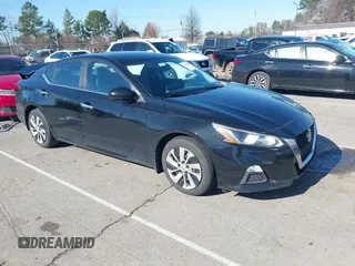 2020 Nissan Altima 2.5 S with VIN 1N4BL4BV5LC175000, listed as a IAAI auction lot 41761083 with 140,800 mi miles. Bid and sale history available at carsss.com. Image 1.
